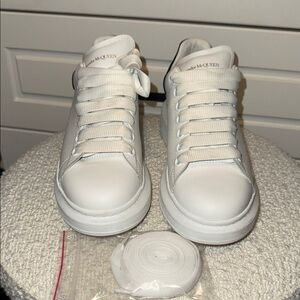Alexander McQueen White High-Top Sneakers worn once comes with extra laces 38